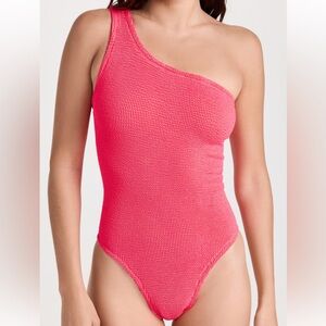 Hunza G HOT PINK
Nancy Swim One Piece One-Shoulder Swimsuit O/S
